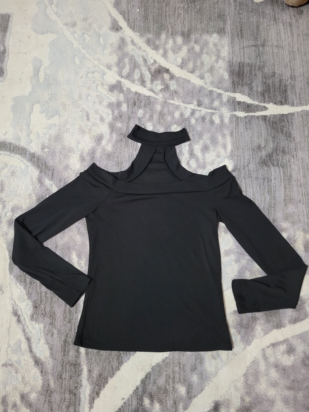 Black Cold-Shoulder Mock Neck Long Sleeve Top Size M